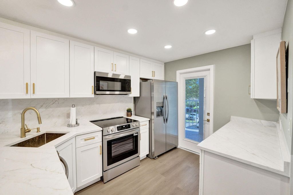 3010 N COURSE Drive #312, photo 6