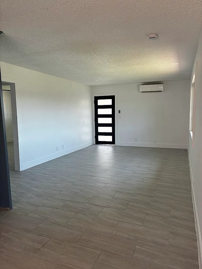 2 bed, 920 sqft, $2,800 — Photo 3