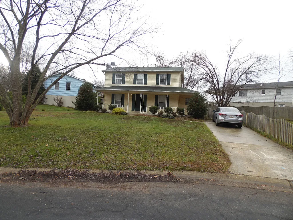 2205 Bridle Path Dr photo 1
