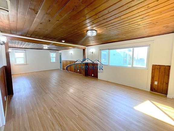 2nd image of 21502 Berendo Ave