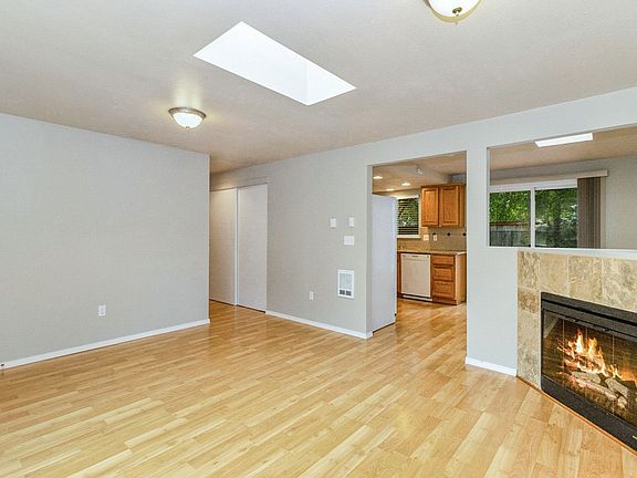 5th image of 13913 102nd Ave NE
