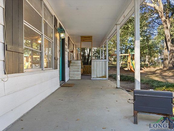 3rd image of 1218 Oak Dr