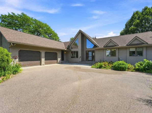 386 Bear Ave S, Vadnais Heights, MN 55127