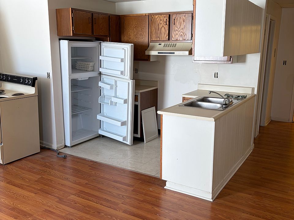 2nd image of 130 Carlisle St Unit 4