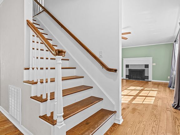 5th image of 1920 Fuller St