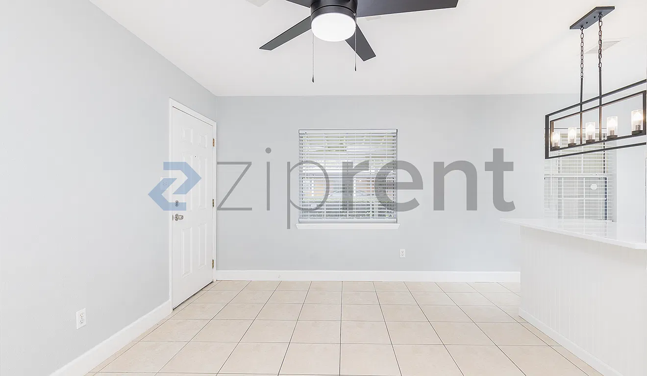 2 bed, 709 sqft, $2,100 — Photo 4