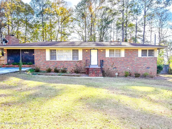 322 Fairlane Cir, Alexander City, AL 35010