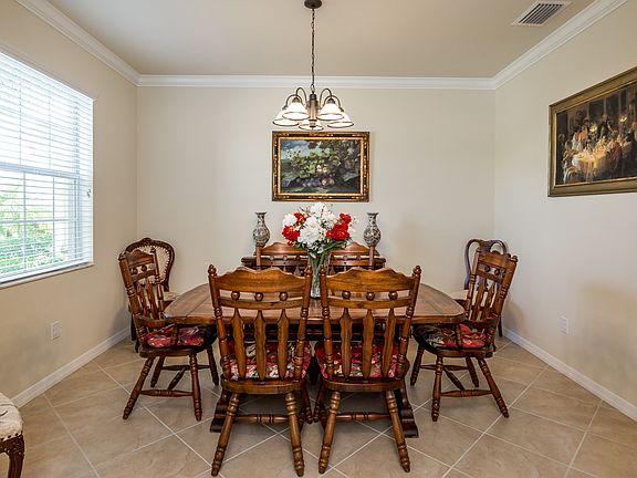 5th image of 4388 Steinbeck Way