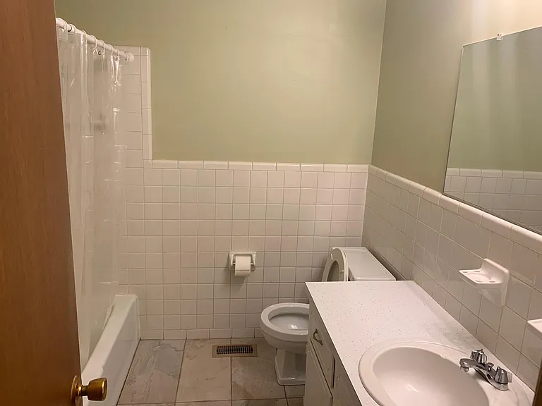 1135 N 29th Ave — Photo 2
