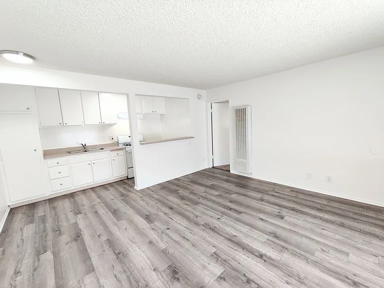 Klump Terrace Apartments — Photo 2