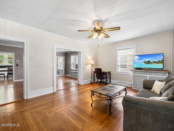 3rd image of 615 Overton Place