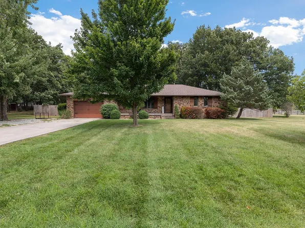 242 Lundh Blvd, Marshfield, MO 65706