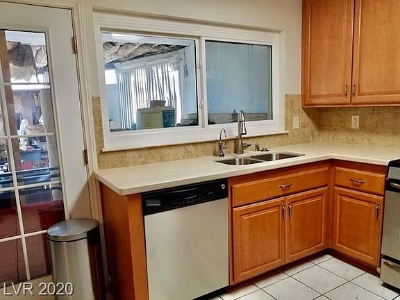 4th image of 4031 E Colorado Ave