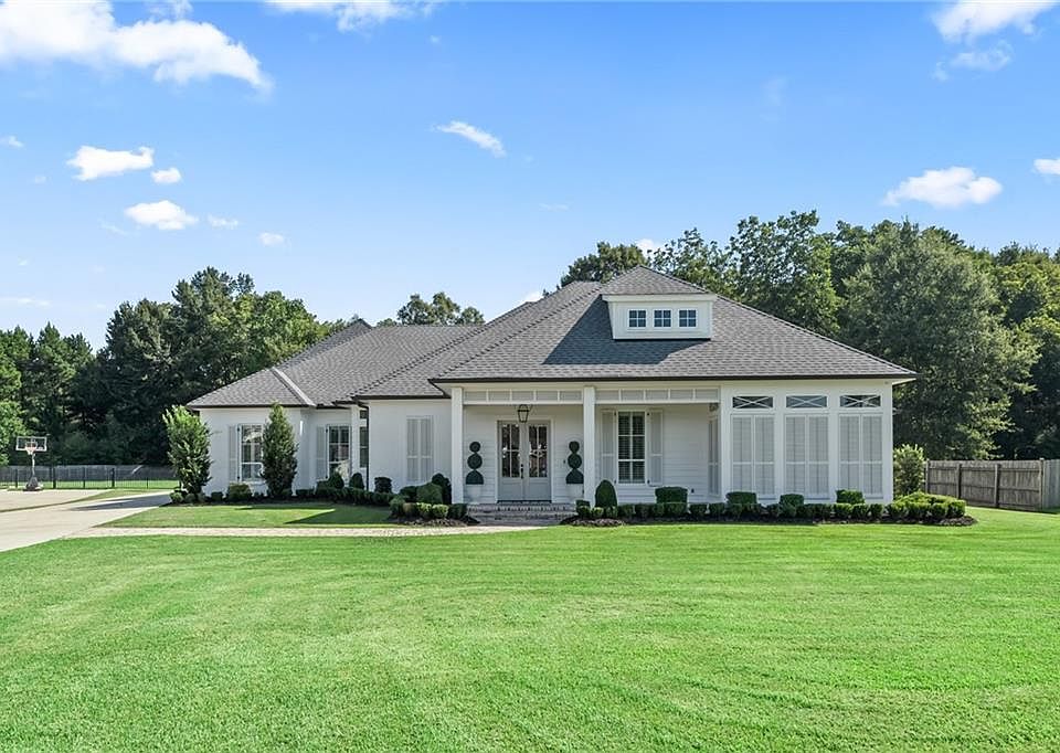 1st image of 528 Tallow Tree Dr