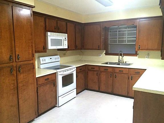 3rd image of 2528 Mary Ann Dr