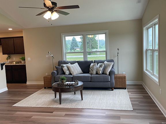 4th image of 1181 Evelyn Dr