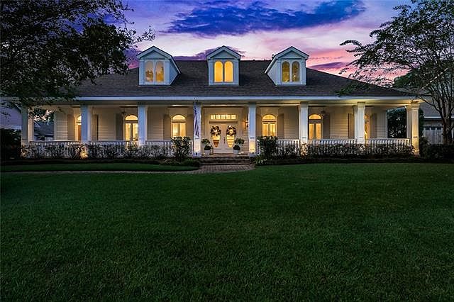 1st image of 523 Beau Chene Dr