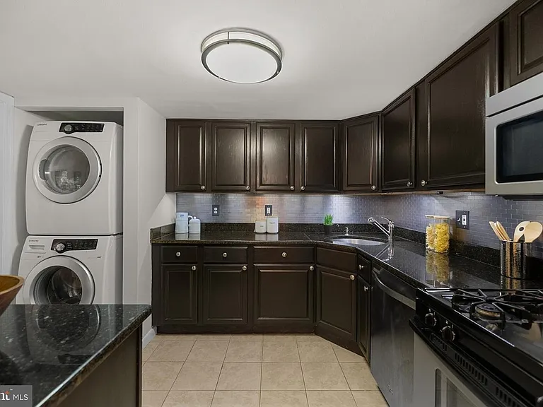 1556 Northgate Sq #12B — Photo 1