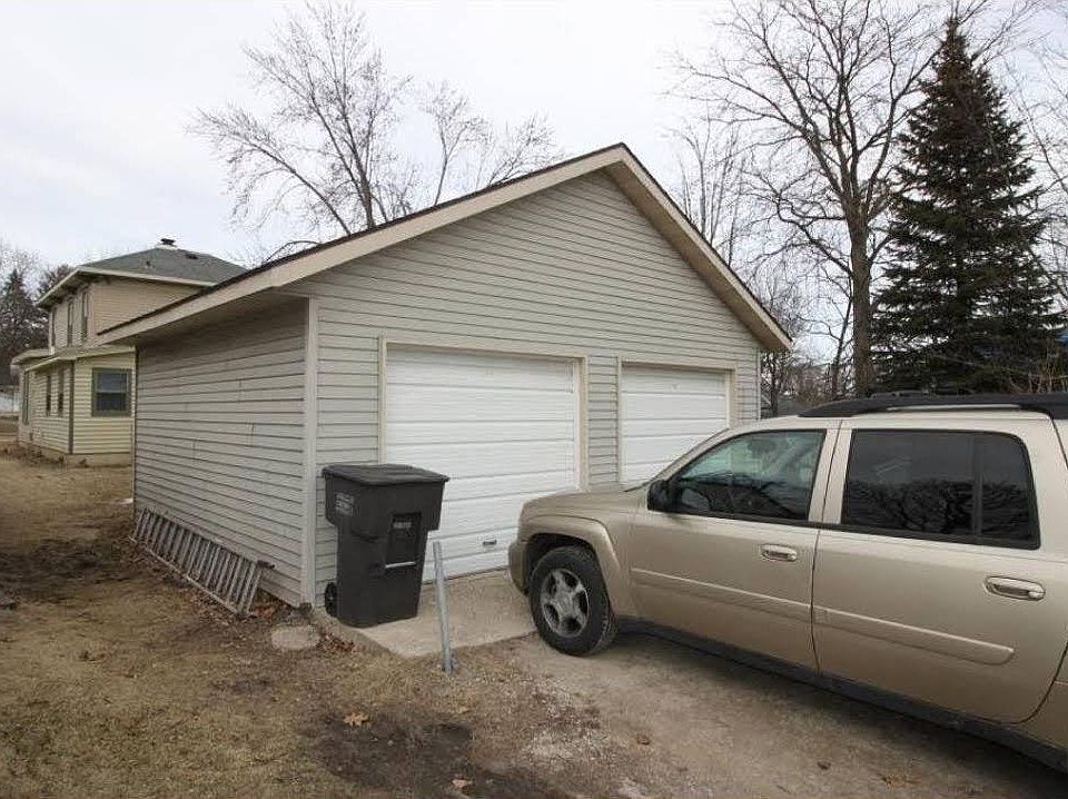Shared garage with both UPPER AND LOWER units