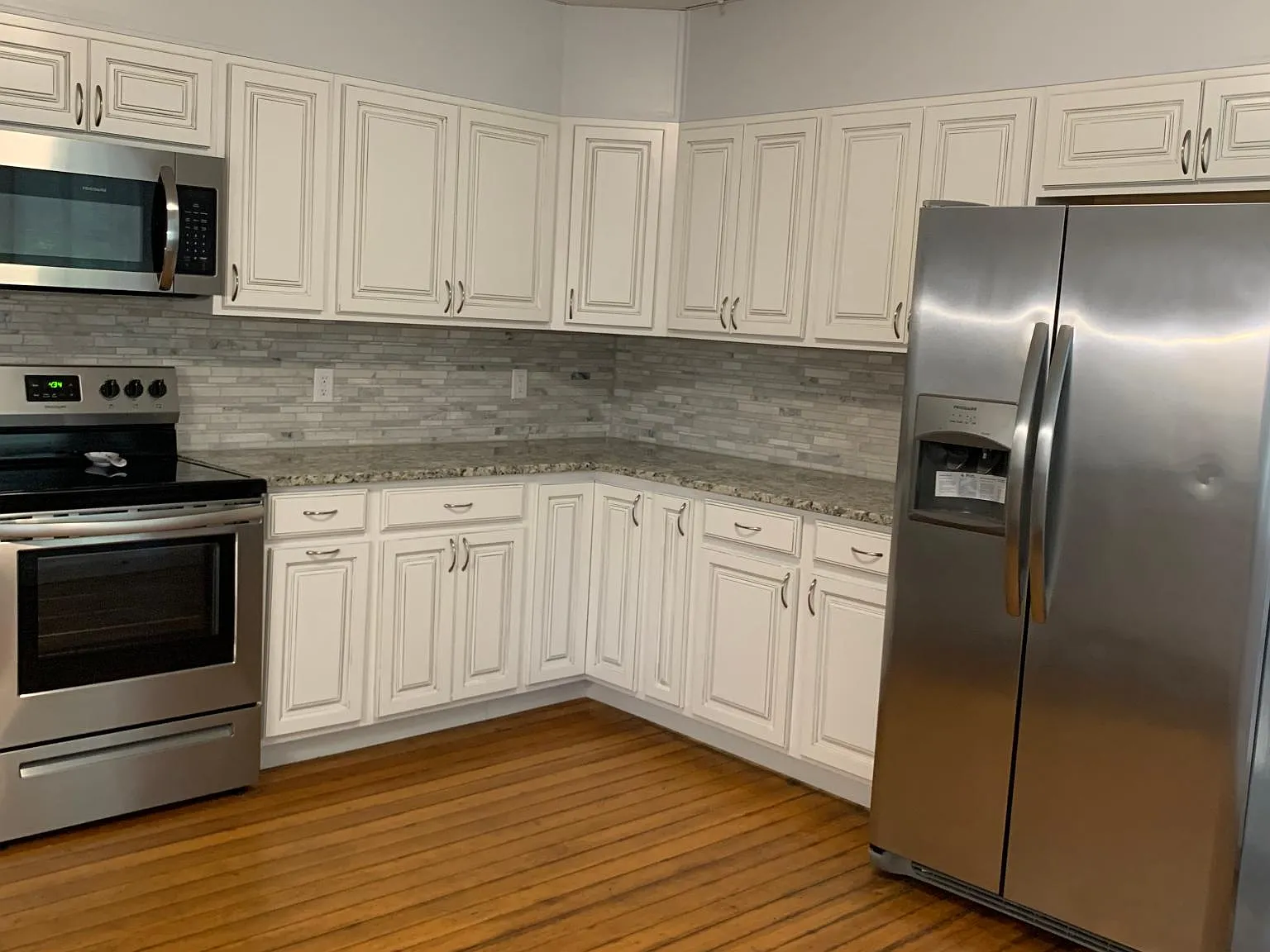 4 bed, 2300 sqft, $2,200 — Photo 2