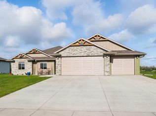 5700 Island Ct, Mitchell, SD 57301