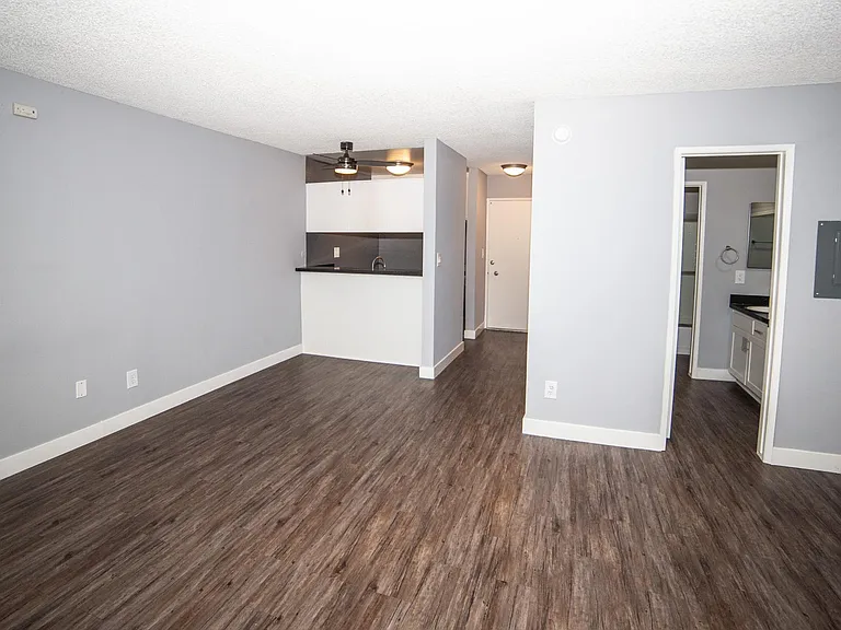 5345 Sepulveda Boulevard — Photo 5