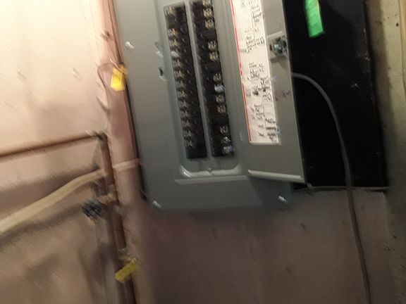 5th image of 989 Villa Dr