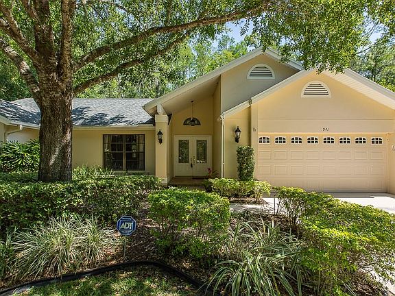2nd image of 941 Centerwood Dr