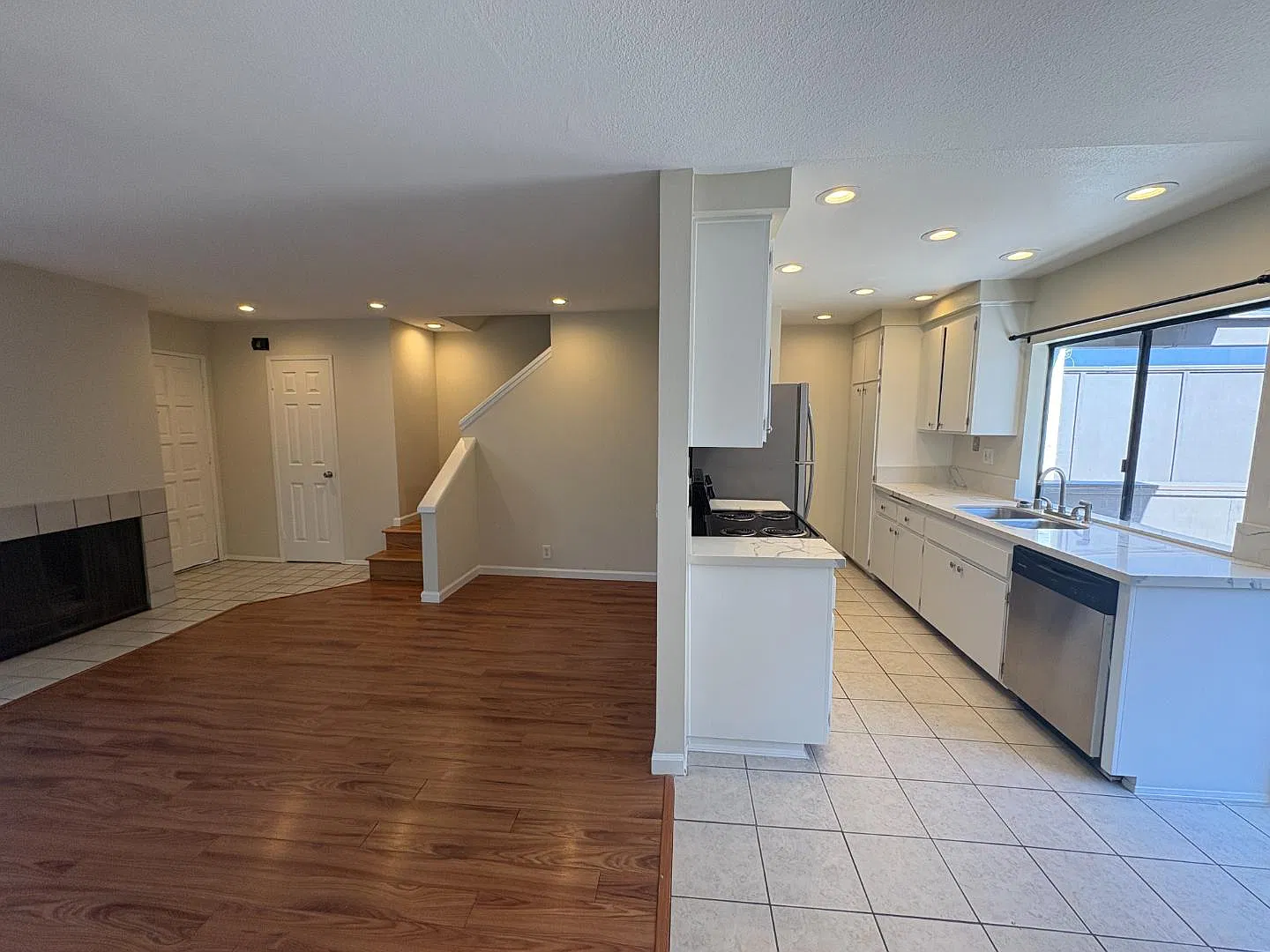 8738 Villa La Jolla Drive - Unit 10 — Photo 2