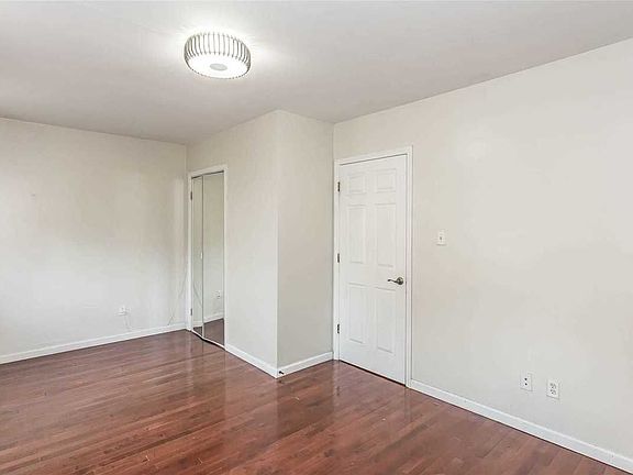 3rd image of 351 Kosciuszko St #2