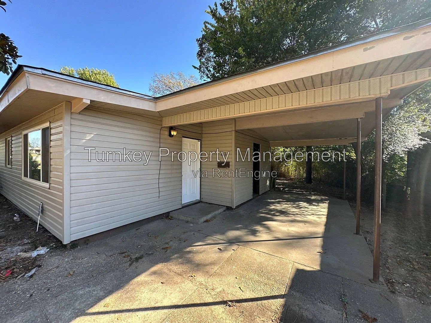3 bed, 1.0 bath, 960 sqft, $1,055 — Photo 2