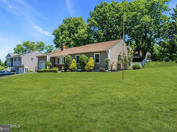4th image of 2558 Stearns Dr