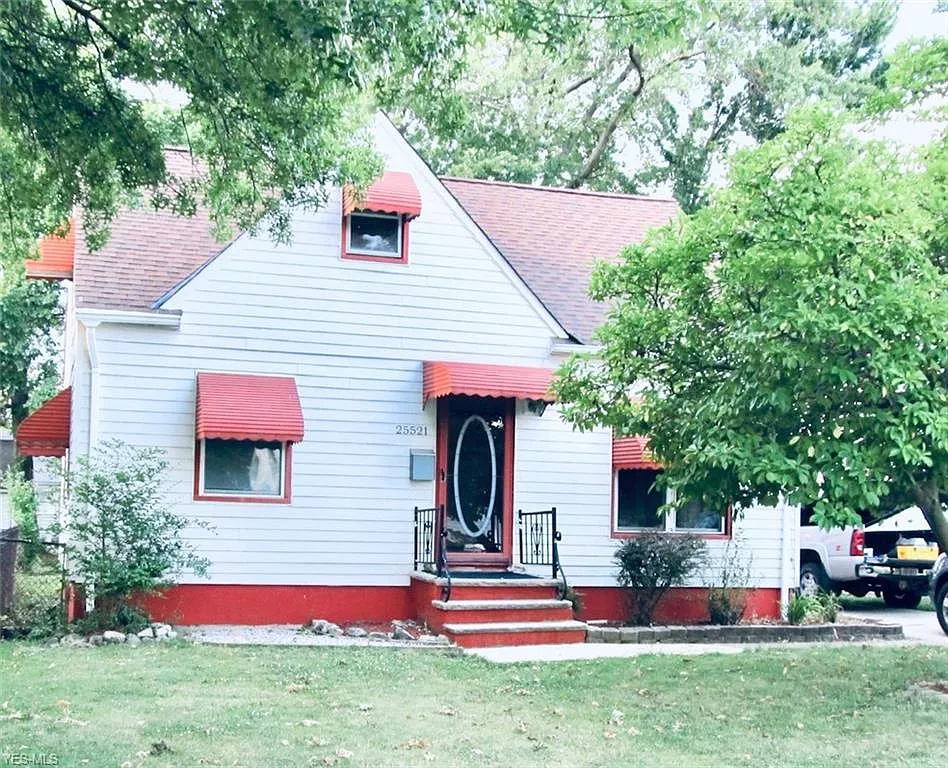 25521 Zeman Ave photo 1