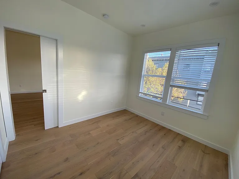 2000 Grove St #4 — Photo 13