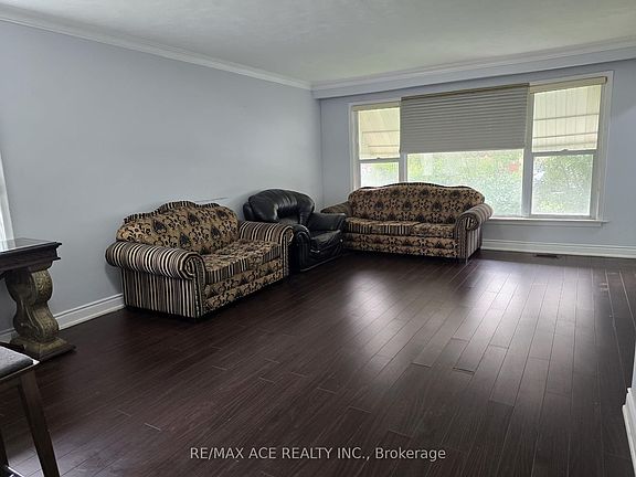 3rd image of 55 Brenda Cres