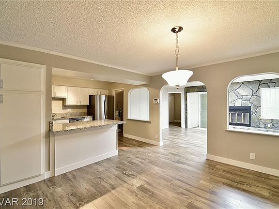 5th image of 672 Rolling Green Dr