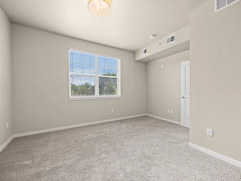 Kansas Apartments — Photo 14