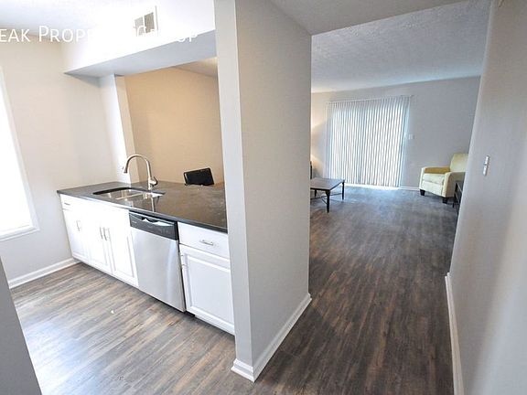 2nd image of 985 Quay Ave APT F