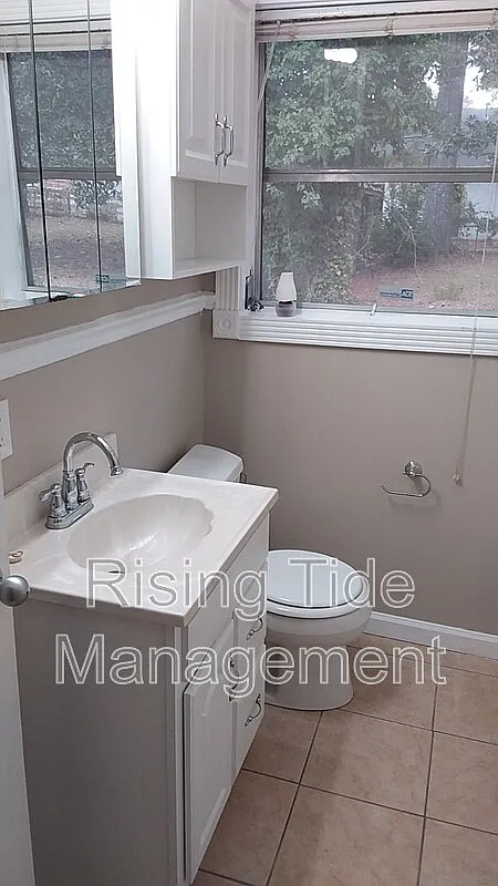 3 bed, 1.0 bath, 1288 sqft, $1,100 — Photo 4