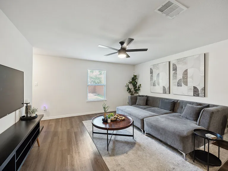 2326 Harding St — Photo 16