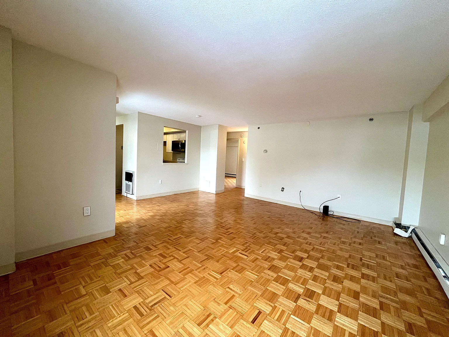 2 bed, 1100 sqft, $2,400 — Photo 4