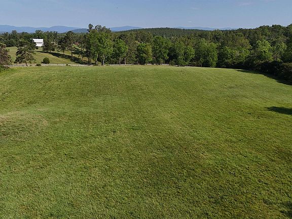 3rd image of 4480A Stony Point Rd