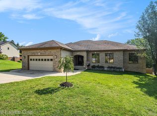 6020 Trillium Trl, White Lake, MI 48383