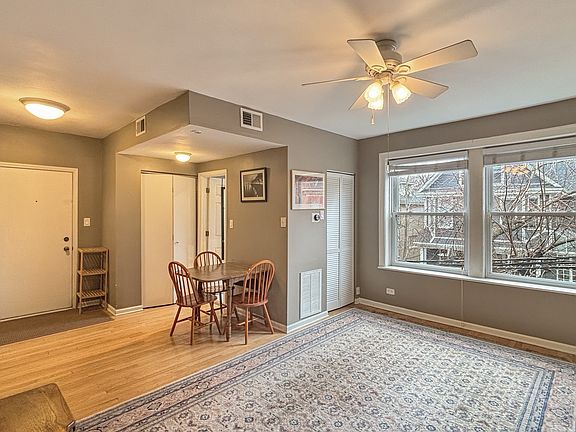 2nd image of 4240 N Clarendon Ave APT 310N