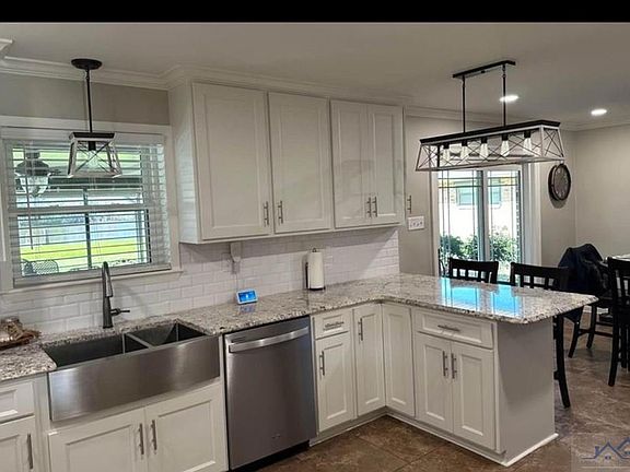 4th image of 1097 Dawn Dr