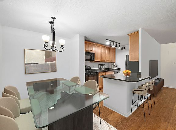 3rd image of 1339 N Dearborn St APT 7D