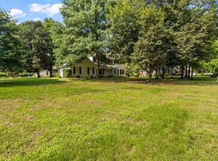 9 Meadow Cove Rd, Pittsford, NY 14534