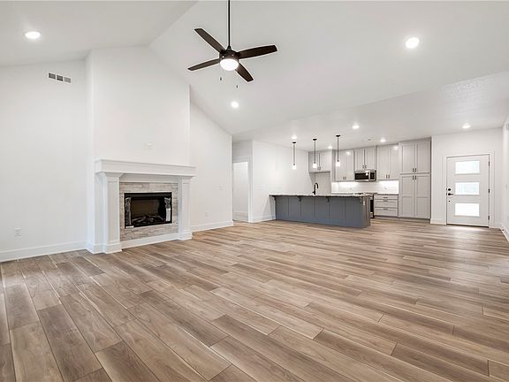 5th image of 12 Walney Dr