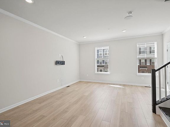 5th image of 6512 Greenleigh Ave