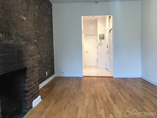 Rented by City Connections Realty | media 8